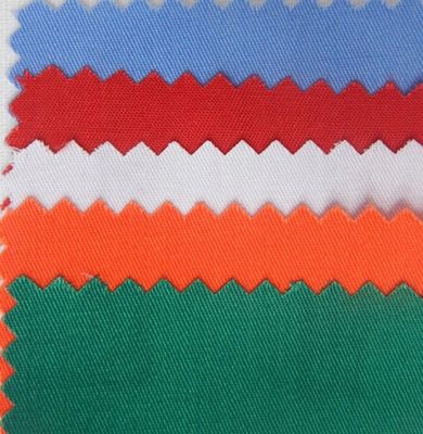 130*70 Gewoon geverfd polyester/ katoen T/C 65% 35% Twillstof voor werkkleding voor verpleegkundigen