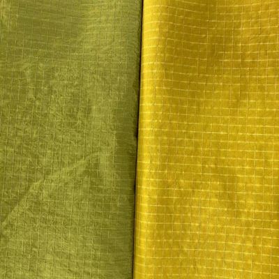 Waterwerend bedekt stof Glanzend metaal bedekt 210D UHMWPE Gridstop Nylon voor jas