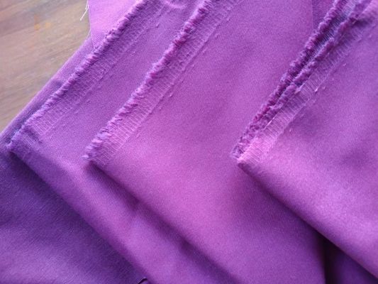 Gewoon geverfd 80% polyester 20% katoen 255-260 gms Twill werkkleding Stof met perzik afwerking