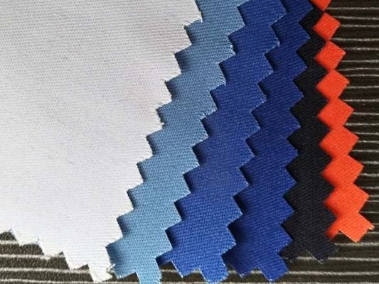 Vlamvertragend 100% polyester twill gabardine weefsel voor uniformen in de industrie