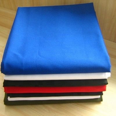 Vlamvertragend 100% polyester twill gabardine weefsel voor uniformen in de industrie
