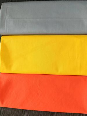 Whosale 40-60GSM 63D*63D Polyester Lining 210T Taffeta Stof met aangepaste kleur